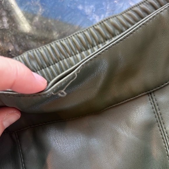 Bohme Vegan Leather Olive Green Cropped wide Leg Pants. Elastic waist with zip. - Picture 7 of 15